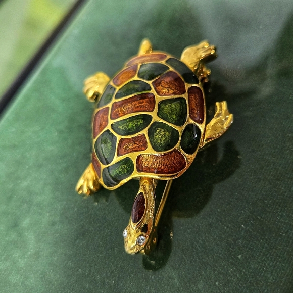 Colorful Gold Tone Green Brown Enamel Turtle Brooch - Picture 3 of 17